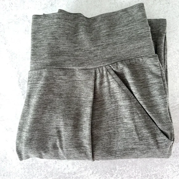 M đź©¶ Vuori Lux At Ease Harem Jogger Pant Heather Gray - Picture 4 of 9